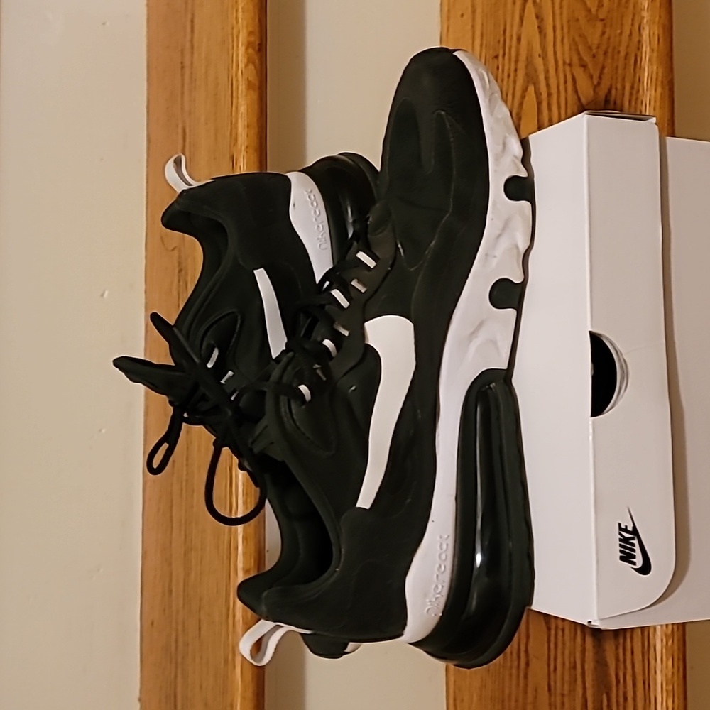 Nike Airmax 270 React - Picture 6 of 11